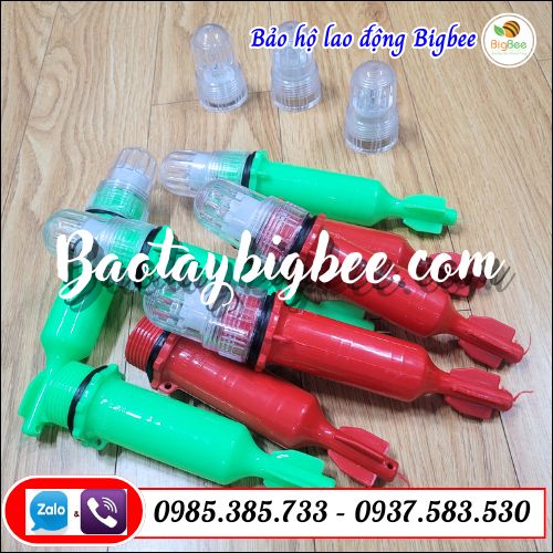 Đèn hỏa tiễn chớp nháy trên biển. Đèn hỏa tiễn chớp nháy trên biển.