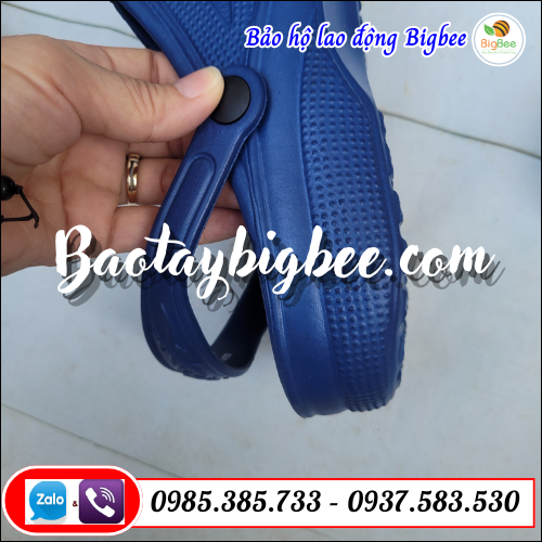 Quai dép có thể linh động tùy theo sở thích của từng người. Quai dép có thể linh động tùy theo sở thích của từng người.