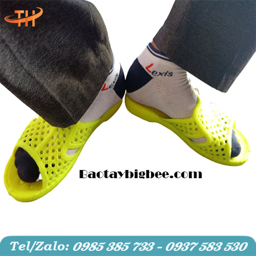 Dép tổ ong đế dày thích hợp đi lại trên địa hình gồ ghề Dép tổ ong đế dày thích hợp đi lại trên địa hình gồ ghề