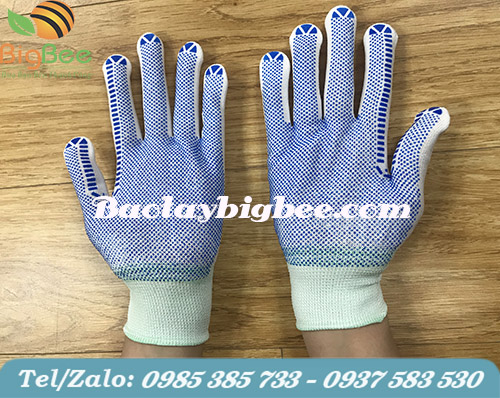 Găng tay phủ hạt nhựa màu xanh. Găng tay phủ hạt nhựa màu xanh.