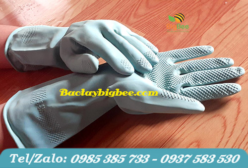 Mang găng tay cao su tránh chất bẩn làm viêm nhiễm da Mang găng tay cao su tránh chất bẩn làm viêm nhiễm da