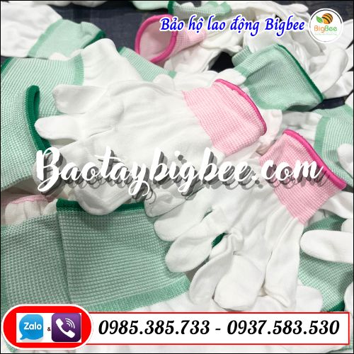 Găng tay vải trắng loại mỏng giá rẻ tại kho. Găng tay vải trắng loại mỏng giá rẻ tại kho.