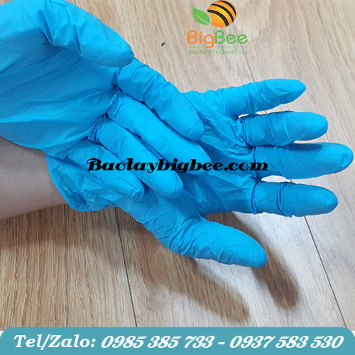 Găng tay y tế nitrile có se viền chống rách chống tuột và dễ mang. Găng tay y tế nitrile có se viền chống rách chống tuột và dễ mang.