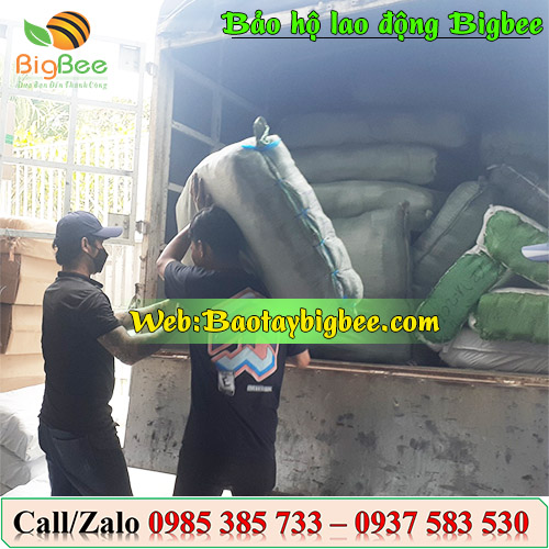 >Hình ảnh giao bao tay len poly 60g cho khách hàng<