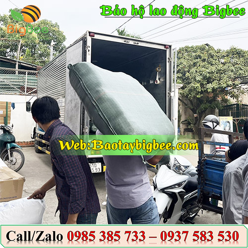 >Hình ảnh giao bao tay len poly 60g cho khách hàng<