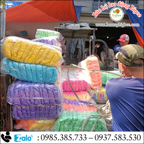 Thu Hồng Giao 70 Cây Áo Mưa Mặc 1 Lần Cho Khách Tỉnh Long An.