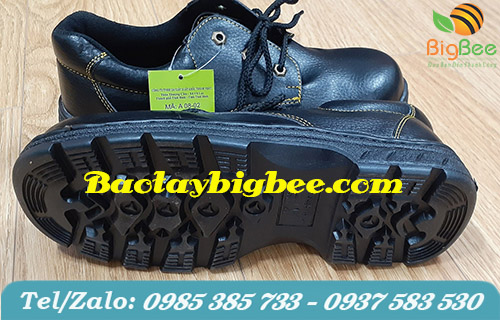 Giày bảo hộ đế kép đen chỉ vàng. Giày bảo hộ đế kép đen chỉ vàng.