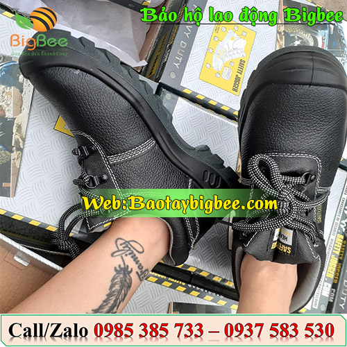 >Giày thông thoáng, thấm hút mồ hôi tốt< >Giày thông thoáng, thấm hút mồ hôi tốt<