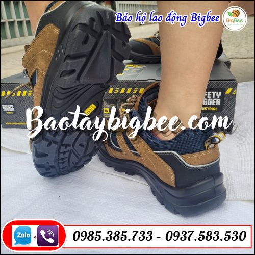 Giày bảo hộ lao động cao cấp chính hãng. Giày bảo hộ lao động cao cấp chính hãng.