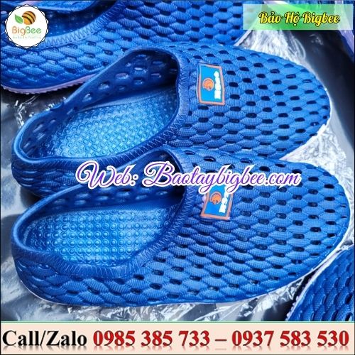 Giày nhựa đi mưa. Giày nhựa đi mưa.