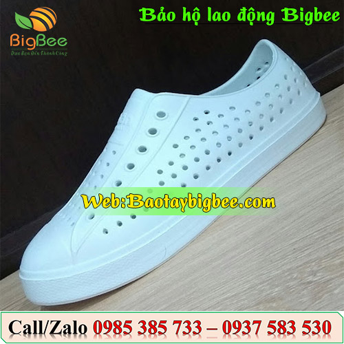 “Giày thông hơi, không giữ nước” “Giày thông hơi, không giữ nước”