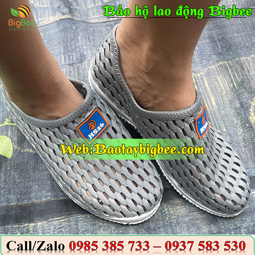 Nhựa mềm êm chân, các lỗ thông hơi và thoát nước tốt. Nhựa mềm êm chân, các lỗ thông hơi và thoát nước tốt.