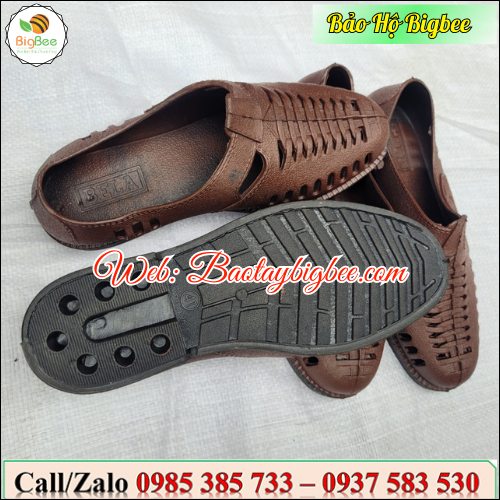 Phần đế chống trơn rất tốt, chống dầu mỡ, hóa chất nhẹ Phần đế chống trơn rất tốt, chống dầu mỡ, hóa chất nhẹ