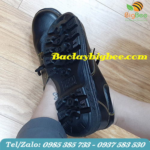 Giày bảo hộ đế kép có các rảnh sâu dưới đế chống trơn hiệu quả. Giày bảo hộ đế kép có các rảnh sâu dưới đế chống trơn hiệu quả.