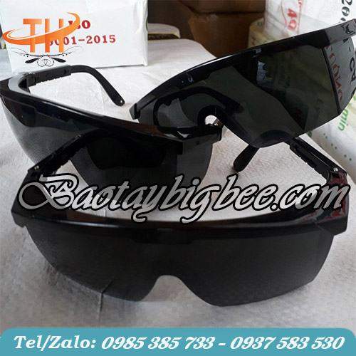 Kính ôm sát khuôn mặt