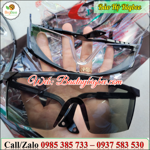 >>Kính bảo hộ Đài Loan đen, trắng. >>Kính bảo hộ Đài Loan đen, trắng.