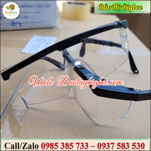 >>Kính chịu được lực va đập và có độ bền cao. >>Kính chịu được lực va đập và có độ bền cao.