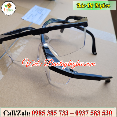 ...Kính bảo hộ lao màu trắng... ...Kính bảo hộ lao màu trắng...