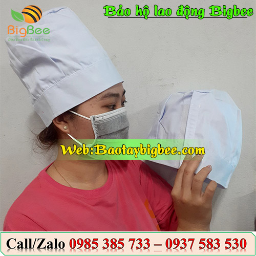 >Mũ thông thoáng, mềm nhẹ thoải mái khi đội< >Mũ thông thoáng, mềm nhẹ thoải mái khi đội<