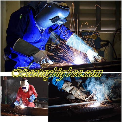 Thợ hàn mang bao tay da khi làm việc