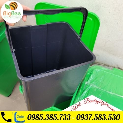 >Thùng rác có thể tháo rời vệ sinh dễ dàng< >Thùng rác có thể tháo rời vệ sinh dễ dàng<