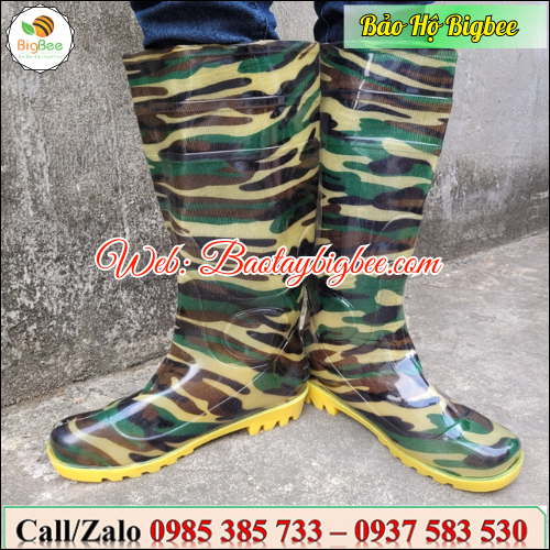 >>Ủng nhựa đi mưa, lội nước đế chống trơn. >>Ủng nhựa đi mưa, lội nước đế chống trơn.