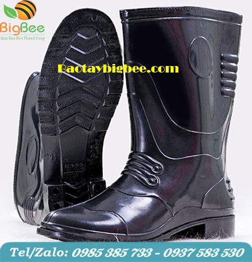 Ủng cổ thấp màu đen. Ủng cổ thấp màu đen.