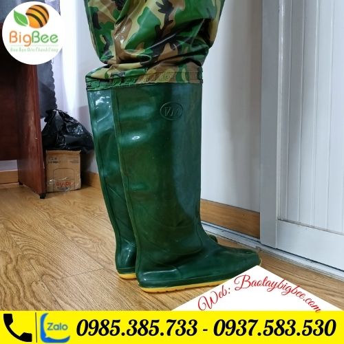 >>Ủng có khả năng chống thấm tốt cùng độ bền cao. >>Ủng có khả năng chống thấm tốt cùng độ bền cao.