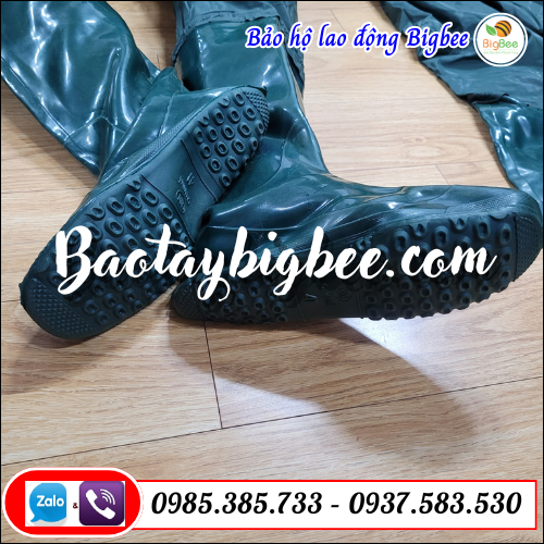 Ủng liền quần lội nước chống trơn trợt. Ủng liền quần lội nước chống trơn trợt.