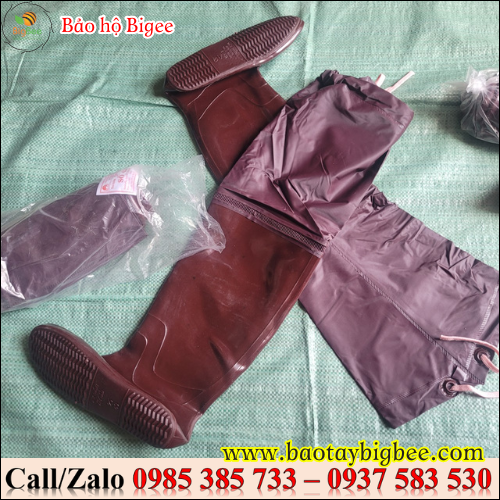 Ủng đùi lội nước, đi ruộng . Ủng đùi lội nước, đi ruộng .