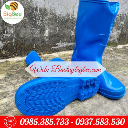 >>Ủng chống trơn, chống mài mòn cao trên mọi địa hình. >>Ủng chống trơn, chống mài mòn cao trên mọi địa hình.