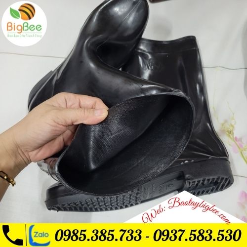 >>Ủng được phủ bóng có độ chống bám dính cao. >>Ủng được phủ bóng có độ chống bám dính cao.