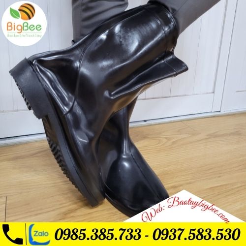 >>Ủng đi mưa Việt Thắng - Ủng cao su giá rẻ. >>Ủng đi mưa Việt Thắng - Ủng cao su giá rẻ.