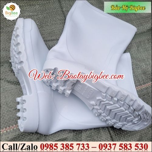 Phần đế ủng có khả năng chống trơn trợt cao, di chuyển dễ dàng Phần đế ủng có khả năng chống trơn trợt cao, di chuyển dễ dàng