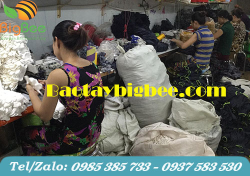 Hình ảnh sản xuất bao tay muôi tiêu Hình ảnh sản xuất bao tay muôi tiêu