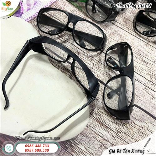 Kính Bảo Hộ DKT Đen Giúp Bảo Vệ Mắt An Toàn Khi Làm Việc. Kính Bảo Hộ DKT Đen Giúp Bảo Vệ Mắt An Toàn Khi Làm Việc.