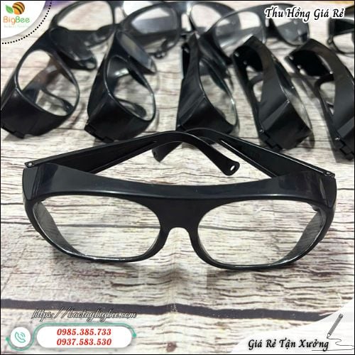 Kính Bảo Hộ DKT Đen Giá Rẻ Chất Lượng Tốt Cho Người Lao Động. Kính Bảo Hộ DKT Đen Giá Rẻ Chất Lượng Tốt Cho Người Lao Động.