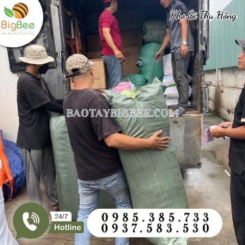Hoạt động giao sỉ đồ bảo hộ diễn ra mỗi sáng tại Thu Hồng Hoạt động giao sỉ đồ bảo hộ diễn ra mỗi sáng tại Thu Hồng