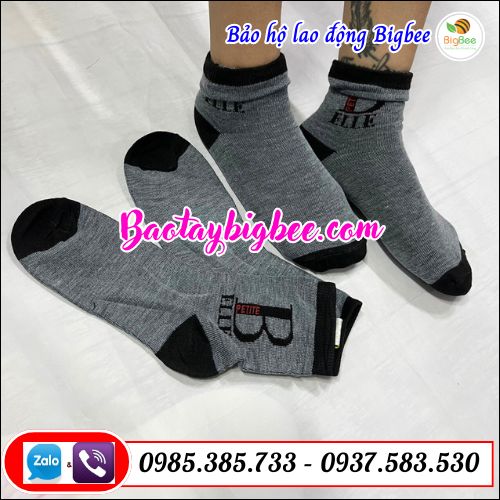 Tất cotton ôm chân, thấm hút mồ hôi. Tất cotton ôm chân, thấm hút mồ hôi.