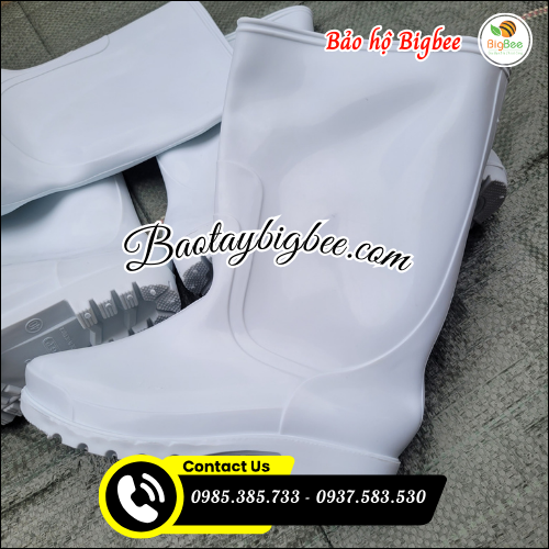 Ủng bảo hộ đi mưa chống thấm nước. Ủng bảo hộ đi mưa chống thấm nước.