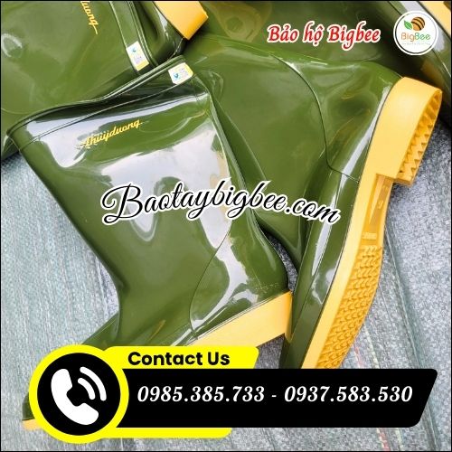 Ủng Thùy Dương chống trơn trượt. Ủng Thùy Dương chống trơn trượt.