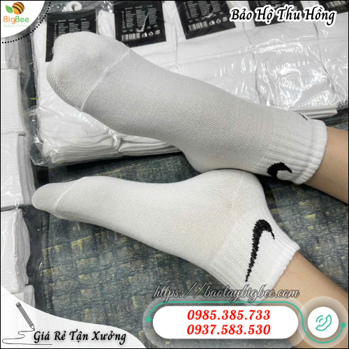 Vớ trắng cổ cao unisex – thấm hút tốt, không hôi chân. Vớ trắng cổ cao unisex – thấm hút tốt, không hôi chân.