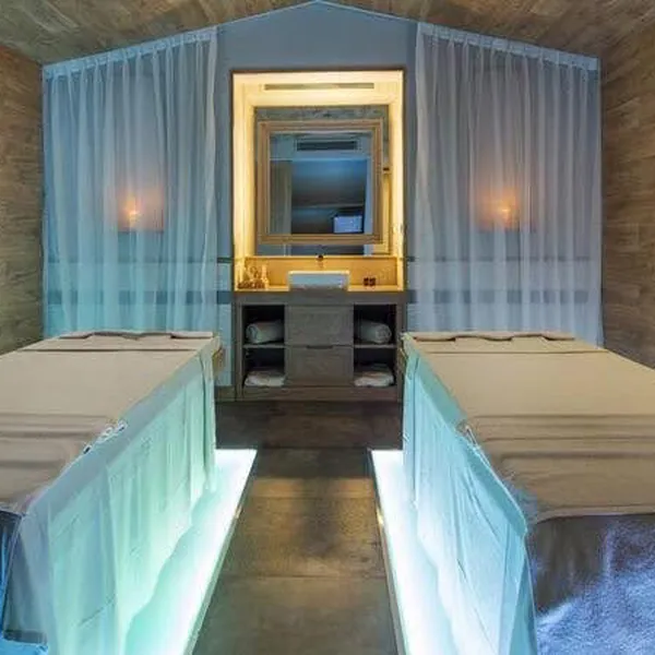 BÁN KHÁCH SẠN 4 SAO FUSION SUITES - MẶT TIỀN SƯƠNG NGUYỆT ÁNH