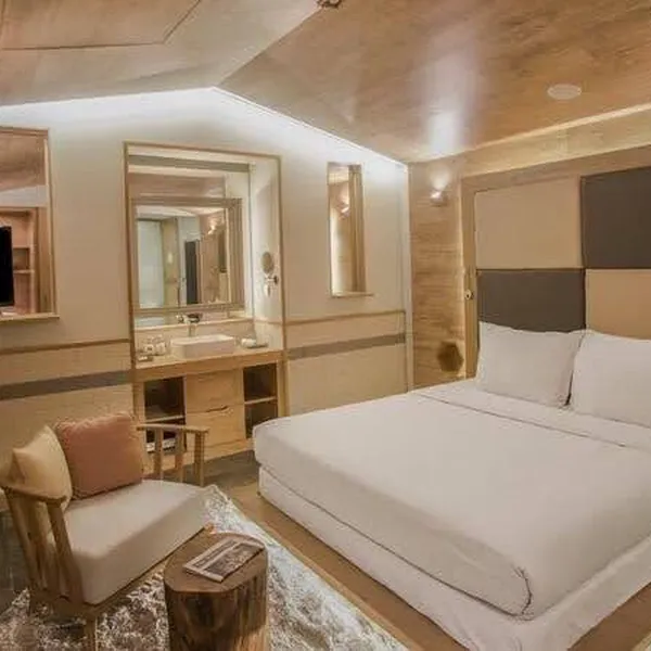 BÁN KHÁCH SẠN 4 SAO FUSION SUITES - MẶT TIỀN SƯƠNG NGUYỆT ÁNH