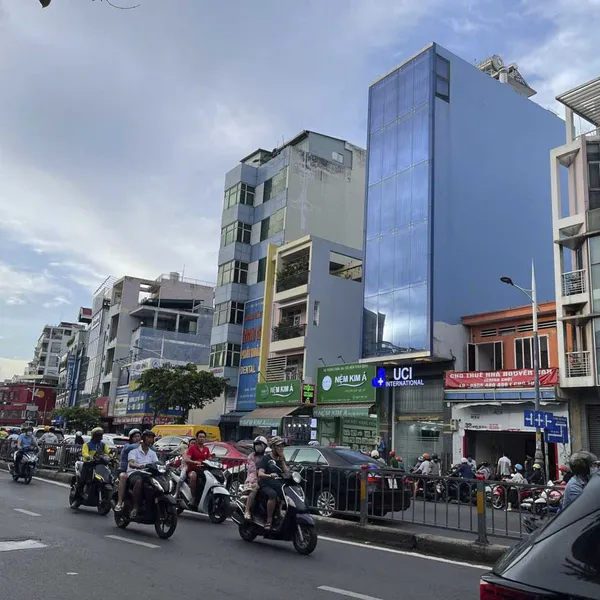 Bán Nhà Mặt Tiền Nguyễn Văn Cừ, Quận 1 – Giá Tốt, Kết Cấu Tốt, Vị Trí Đắc Địa