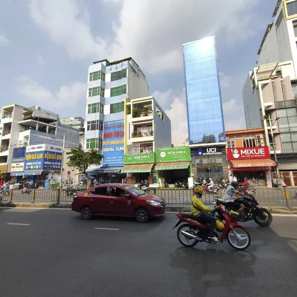 Bán Nhà Mặt Tiền Nguyễn Văn Cừ, Quận 1 – Giá Tốt, Kết Cấu Tốt, Vị Trí Đắc Địa