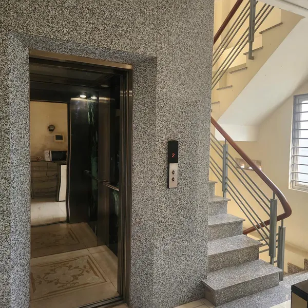 Bán nhà mặt tiền Trương Văn Bang, P. Bình Trưng, Quận 2