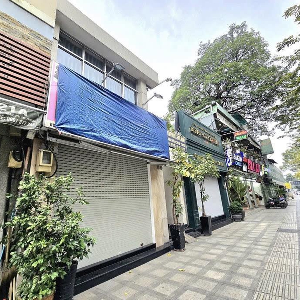 Bán nhà mặt tiền Trần Quốc Hoàn, P. Tân Sơn Nhất, Quận Tân Bình