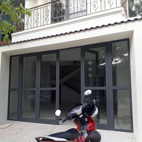 Bán nhà mặt tiền Nguyễn Văn Hưởng, P. Thảo Điền, TP. Thủ Đức