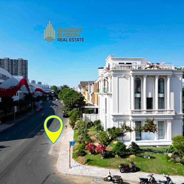 Bán biệt thự Phú Mỹ Hưng, góc 3 mặt tiền Nam Thông 2